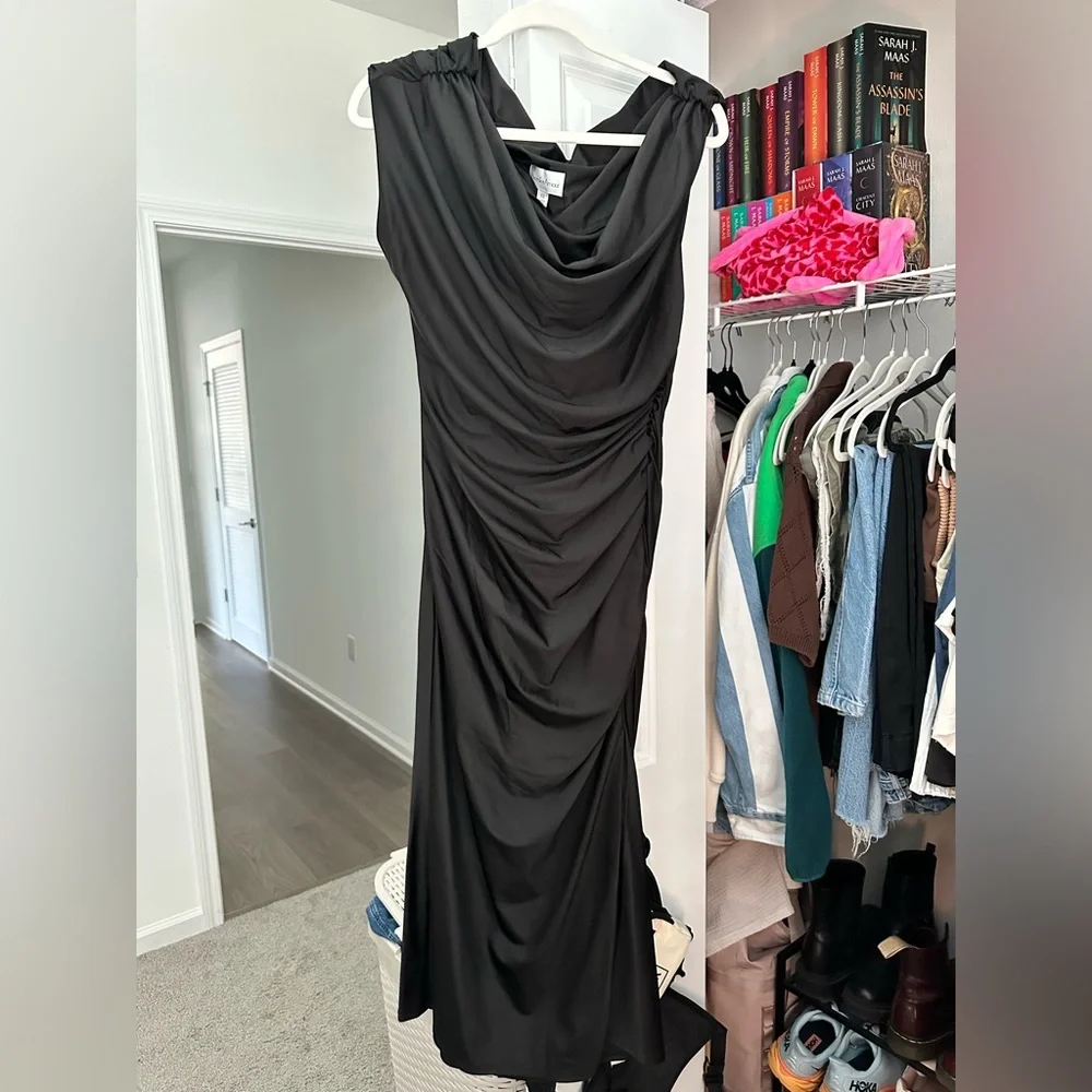 Premier Black One-Shoulder Midi Dress with Side Slit - Picture 3 of 5
